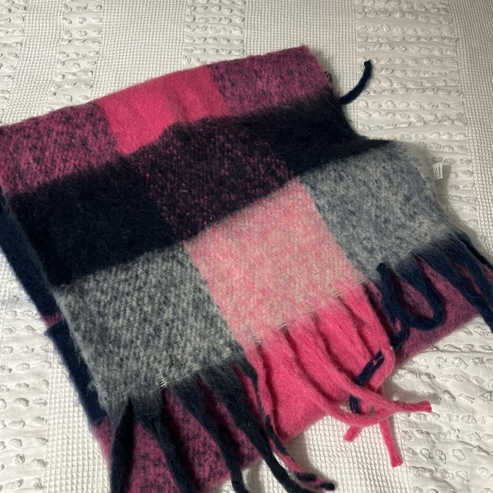 Plaid pink soft scarf
